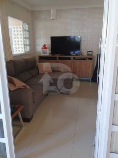 Casa a venda em condomínio fechado no Bairro Aruana