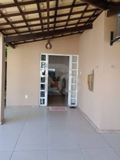 Casa a venda em condomínio fechado no Bairro Aruana