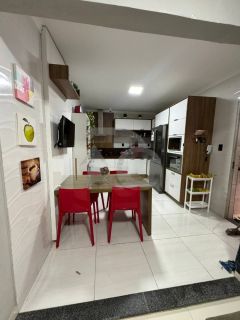 Casa Para Vender com 3 quartos 2 suítes no bairro Jabotiana em Aracaju