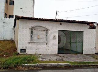 Casa Para Vender com 2 quartos no bairro Dezoito do Forte em Aracaju