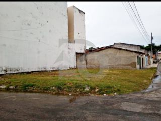 Casa Para Vender com 2 quartos no bairro Dezoito do Forte em Aracaju