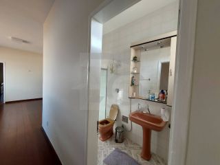 Casa Duplex com 5 Quartos, Suíte com Closet e Excelente Localização