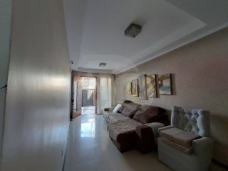 Casa Duplex com 5 Quartos, Suíte com Closet e Excelente Localização
