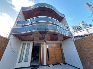 Casa Duplex com 5 Quartos, Suíte com Closet e Excelente Localização