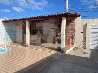 Excelente Casa à Venda na Barra dos Coqueiros, Próxima à Praia da Costa