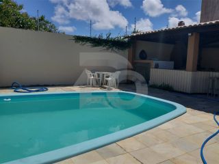 Casa com 3 Quartos, Piscina e Ampla Área Verde