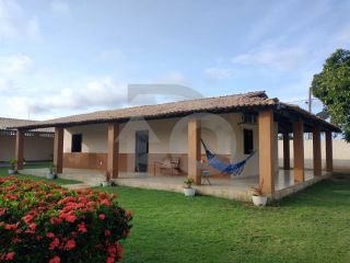 Casa com 3 Quartos, Piscina e Ampla Área Verde