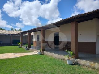Casa com 3 Quartos, Piscina e Ampla Área Verde
