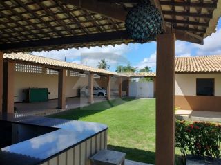 Casa com 3 Quartos, Piscina e Ampla Área Verde