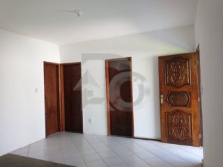 Casa com 3 Quartos, Piscina e Ampla Área Verde