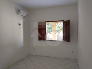 Casa com 3 Quartos, Piscina e Ampla Área Verde