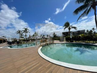 Casa de Condomínio Para Vender com 3 quartos 1 suíte no bairro Olhos d`Água em Barra Dos Coqueiros