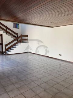 Casa Para Vender com 5 quartos 2 suítes no bairro Atalaia em Aracaju