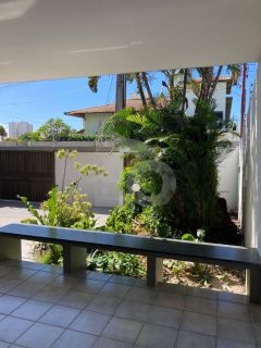 Casa Para Vender com 5 quartos 2 suítes no bairro Atalaia em Aracaju