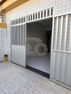 Casa Para Vender com 3 quartos 1 suíte no bairro Luzia em Aracaju