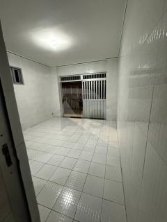 Casa Para Vender com 3 quartos 1 suíte no bairro Luzia em Aracaju