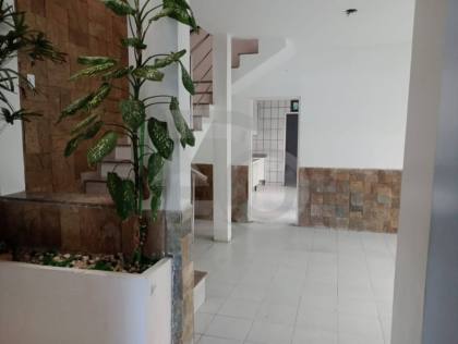 Casa Para Vender com 5 quartos 5 suítes no bairro Jabotiana em Aracaju