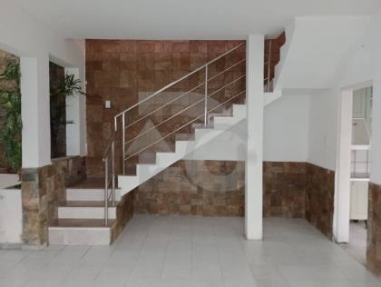 Casa Para Vender com 5 quartos 5 suítes no bairro Jabotiana em Aracaju