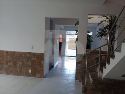 Casa Para Vender com 5 quartos 5 suítes no bairro Jabotiana em Aracaju