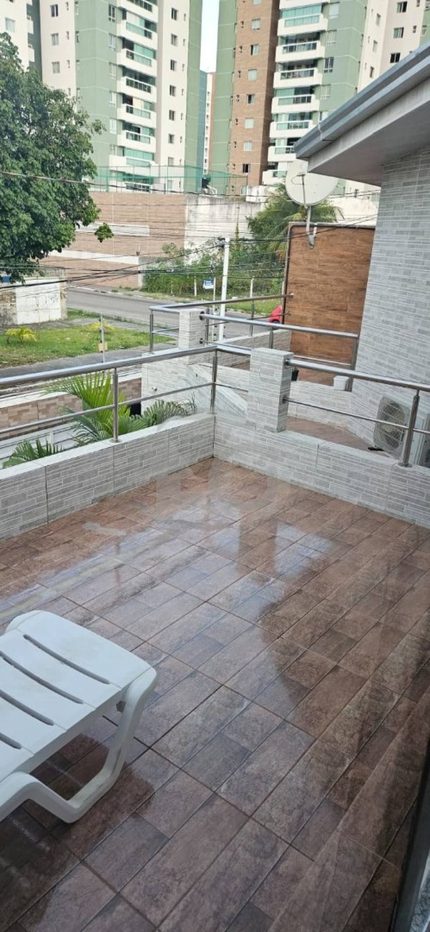 Casa Para Vender com 5 quartos 2 suítes no bairro Atalaia em Aracaju