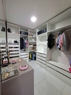 Casa Para Vender com 4 quartos 1 suíte no bairro Coroa do Meio em Aracaju