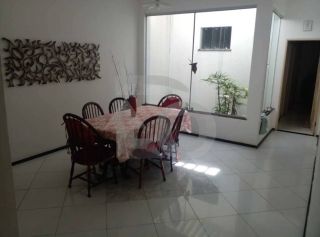 Casa para vender com 4 quartos sendo 3 suítes no Bairro Farolândia em Aracaju.