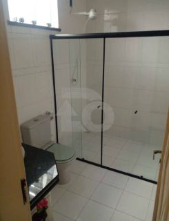 Casa para vender com 4 quartos sendo 3 suítes no Bairro Farolândia em Aracaju.