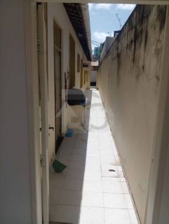 Casa para vender com 4 quartos sendo 3 suítes no Bairro Farolândia em Aracaju.