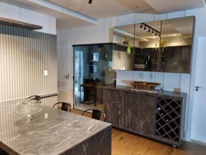 Casa de Condomínio Para Vender com 4 quartos 3 suítes no bairro Robalo em Aracaju