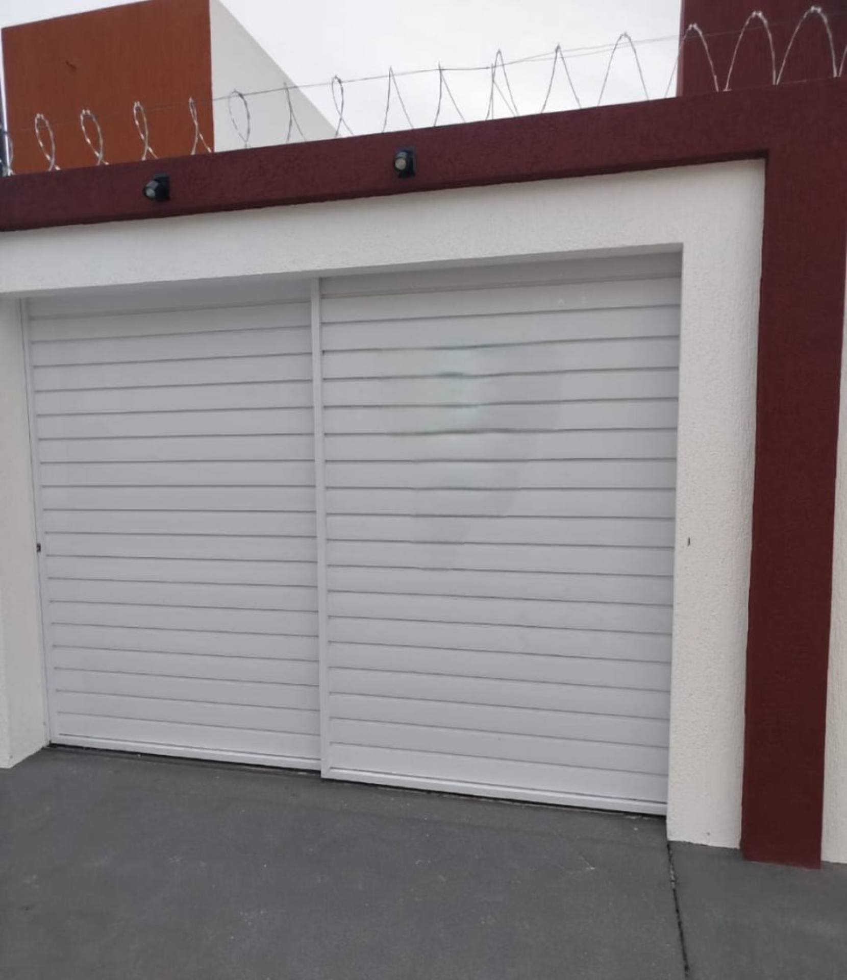 Excelente casa 2/4 sendo um suíte, cozinha americana, sala estar/jantar, varanda gourmet, churrasqueira  no Luar da Barra 02, próximo a praia