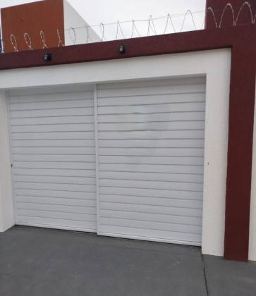 Excelente casa 2/4 sendo um suíte, cozinha americana, sala estar/jantar, varanda gourmet, churrasqueira  no Luar da Barra 02, próximo a praia