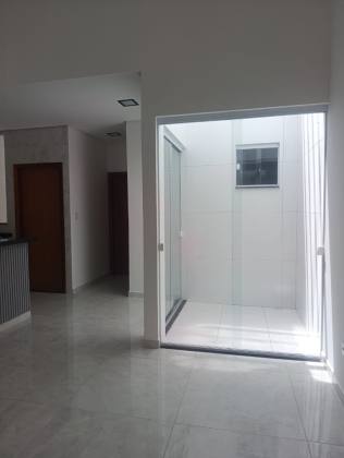 Excelente casa 2/4 sendo um suíte, cozinha americana, sala estar/jantar, varanda gourmet, churrasqueira  no Luar da Barra 02, próximo a praia