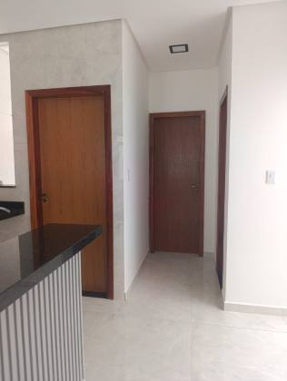 Excelente casa 2/4 sendo um suíte, cozinha americana, sala estar/jantar, varanda gourmet, churrasqueira  no Luar da Barra 02, próximo a praia