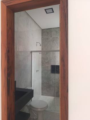 Excelente casa 2/4 sendo um suíte, cozinha americana, sala estar/jantar, varanda gourmet, churrasqueira  no Luar da Barra 02, próximo a praia