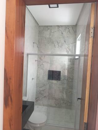 Excelente casa 2/4 sendo um suíte, cozinha americana, sala estar/jantar, varanda gourmet, churrasqueira  no Luar da Barra 02, próximo a praia