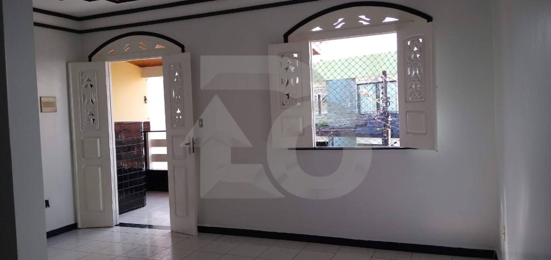 Casa para vender com 4 Quartos no Bairro Luzia em Aracaju