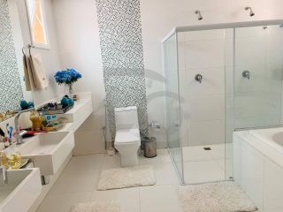 Casa de Alto Padrão para Vender com 5 Quartos no Condomínio Melício Machado