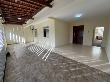 Excelente Casa Para Vender com 3 quartos 1 suítes no bairro Luzia em Aracaju