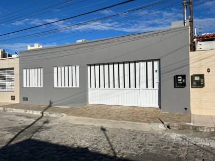 Excelente Casa Para Vender com 3 quartos 1 suítes no bairro Luzia em Aracaju