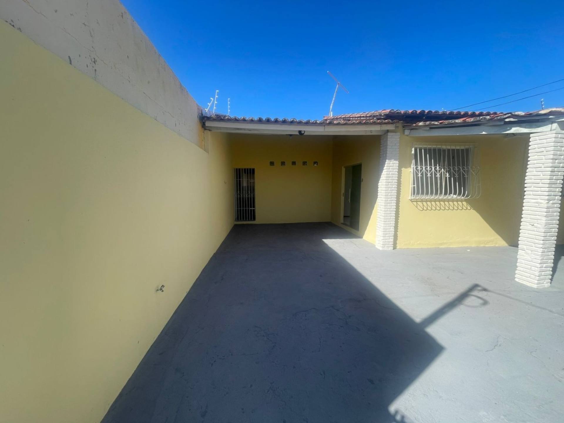 Casa Para Vender com 3 quartos 2 suítes no bairro Aruana em Aracaju