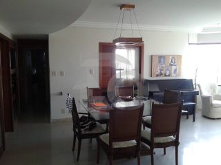 Apartamento Para Vender com 4 Quartos, sendo 3 Suítes no Bairro Grageru em Aracaju