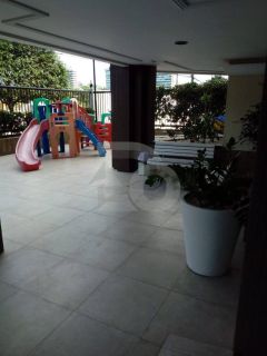 Apartamento Para Vender com 4 Quartos, sendo 3 Suítes no Bairro Grageru em Aracaju