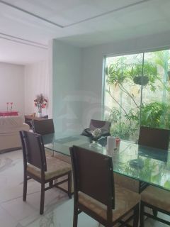 Casa para vender com 3 Quartos, 1 Suíte no Bairro Grageru em Aracaju