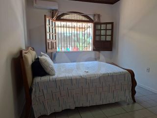 Casa para vender com 4 Quartos, sendo 1 Suíte no Bairro Atalaia em Aracaju