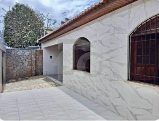 Casa para vender com 4 Quartos, sendo 1 Suíte no Bairro Atalaia em Aracaju