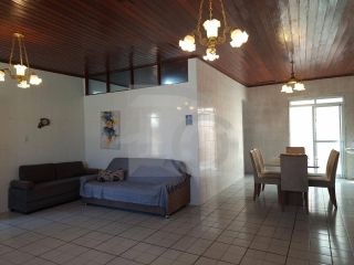 Casa para vender com 4 Quartos, sendo 1 Suíte no Bairro Atalaia em Aracaju