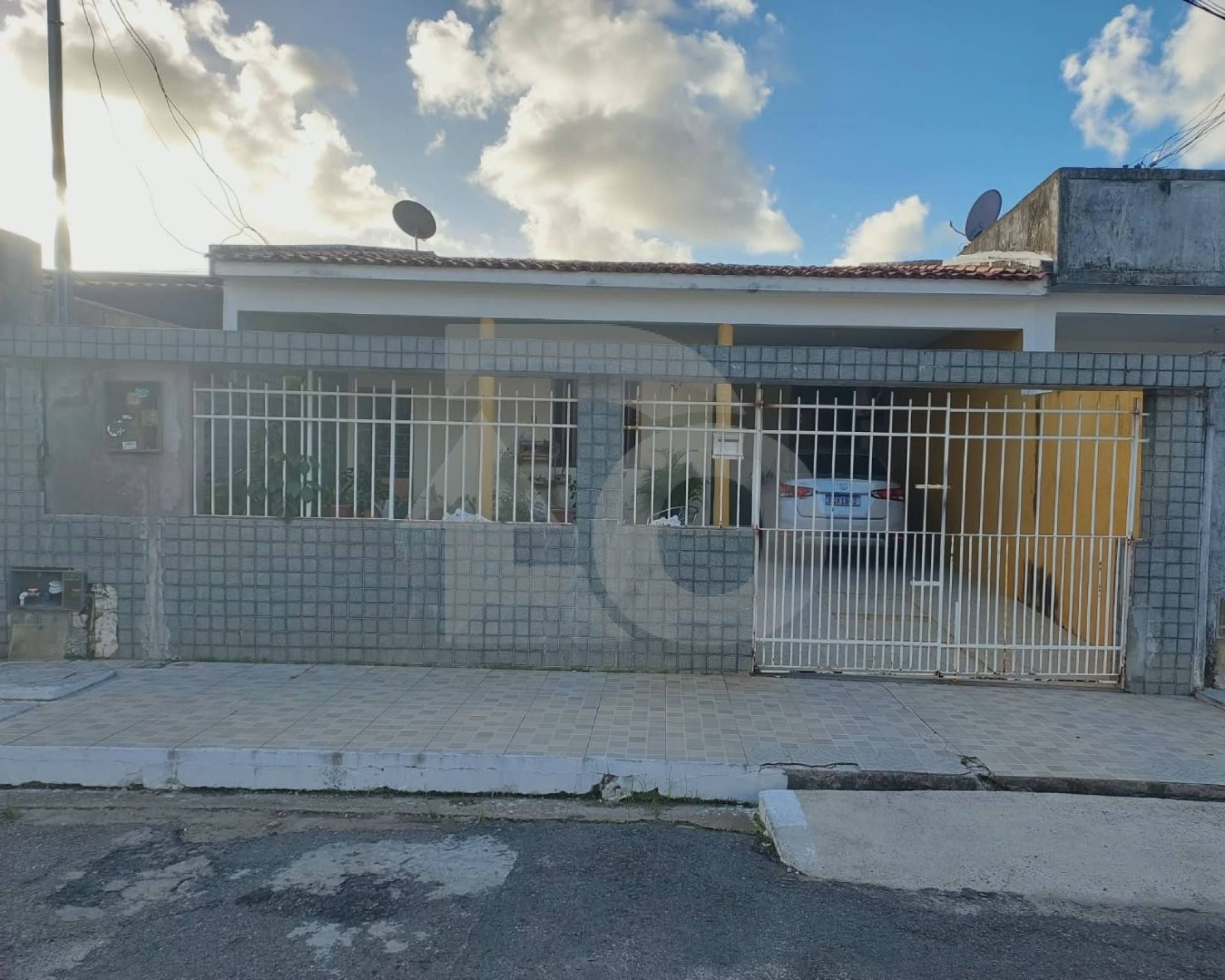 Casa para vender com 3 Quartos, sendo 1 Suíte no Bairro Jabotiana em Aracaju