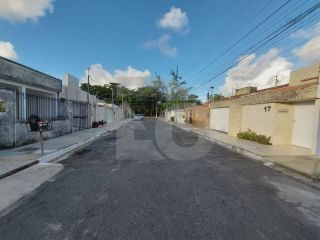 Casa para vender com 3 Quartos, sendo 1 Suíte no Bairro Jabotiana em Aracaju