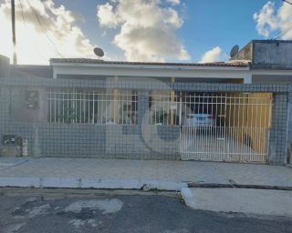 Casa para vender com 3 Quartos, sendo 1 Suíte no Bairro Jabotiana em Aracaju