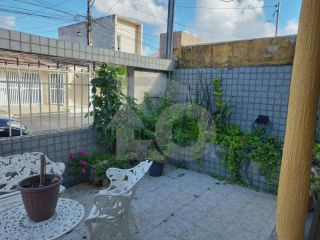 Casa para vender com 3 Quartos, sendo 1 Suíte no Bairro Jabotiana em Aracaju